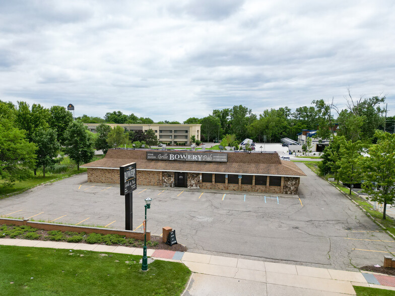 41275 Ford Rd, Canton, MI à louer - Photo du bâtiment - Image 1 de 6