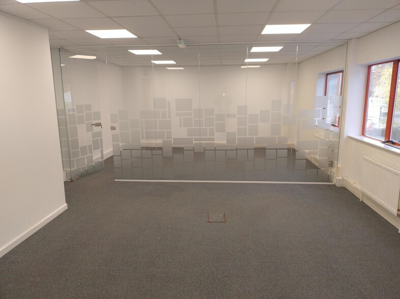 Arden Press Way, Letchworth Garden City for lease - Building Photo - Image 3 of 4