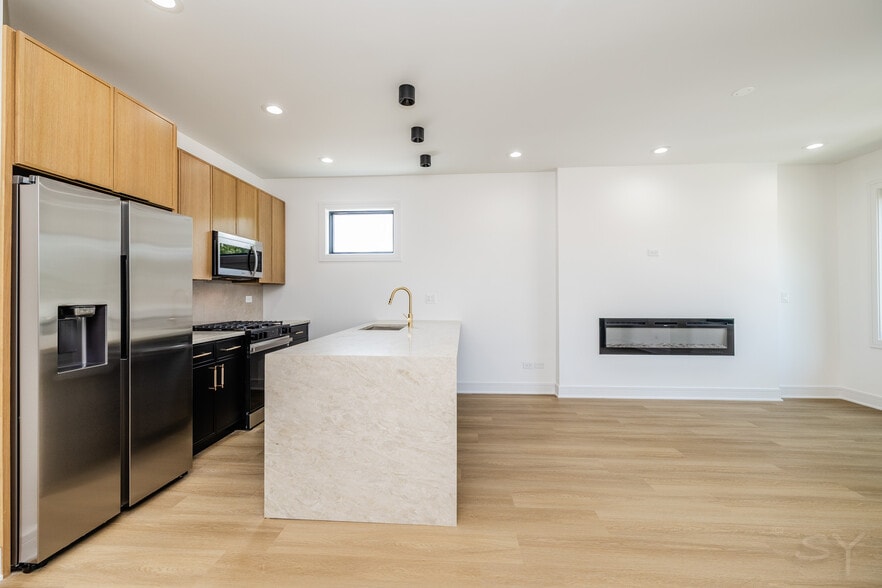 3018 Polk st, Chicago, IL for sale - Building Photo - Image 3 of 43