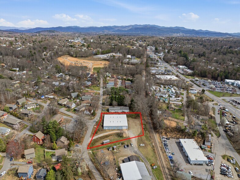 5 Woodland Dr, Asheville, NC à vendre - Photo du bâtiment - Image 2 de 20
