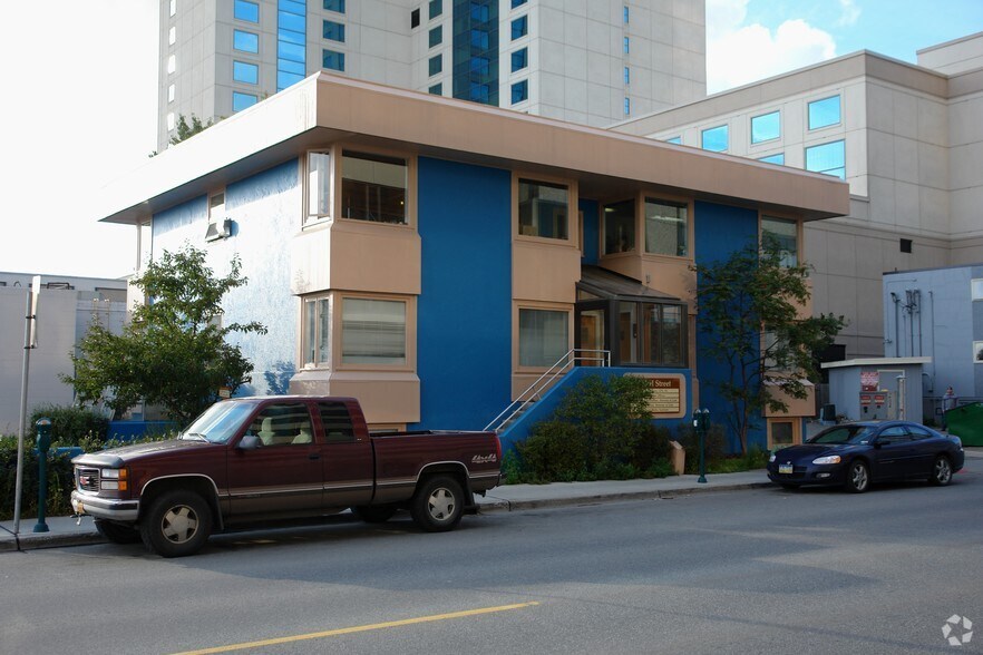 738 H St, Anchorage, AK à louer - Photo du bâtiment - Image 2 de 2