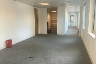 5-5 London Rd, Bracknell for lease Interior Photo- Image 1 of 6