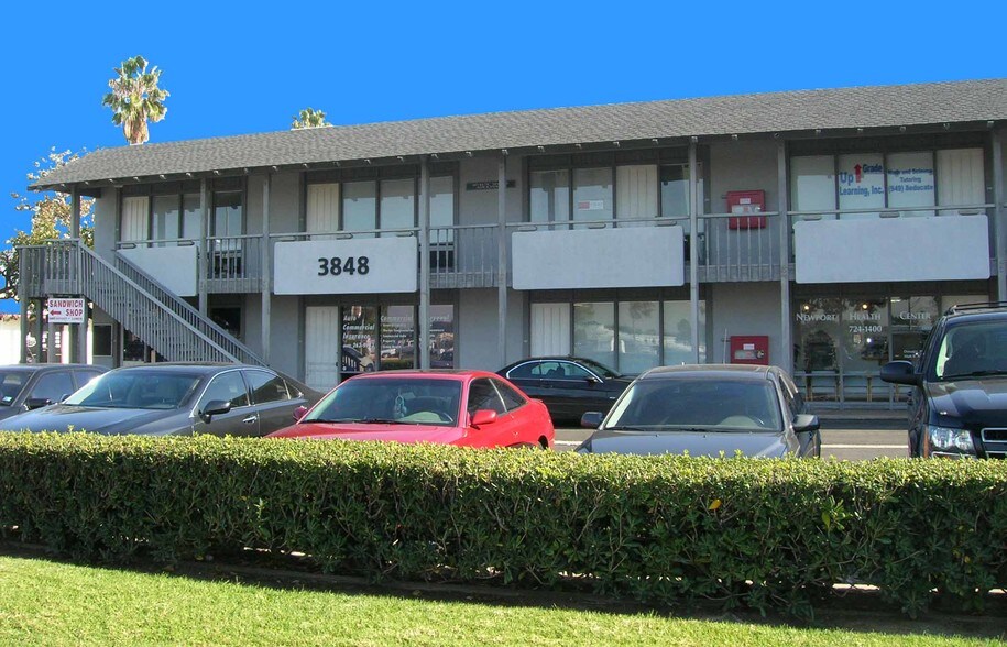 3848 Campus Dr, Newport Beach, CA à louer - Photo du bâtiment - Image 3 de 7