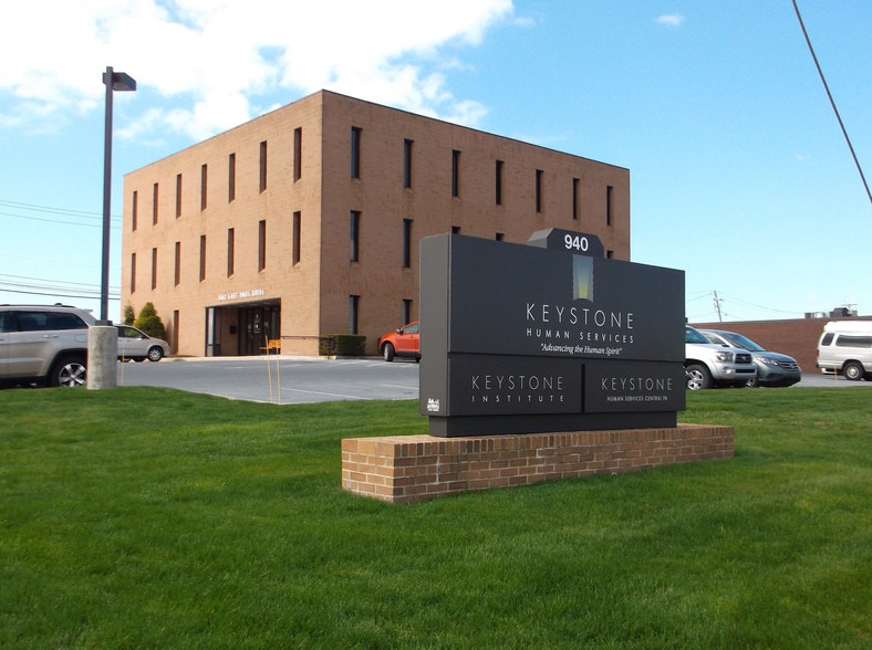 940 E Park Dr, Harrisburg, PA for lease - Building Photo - Image 2 of 2