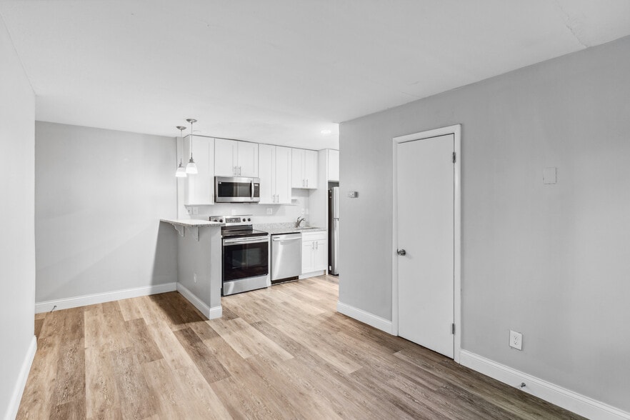 5212 Franklin Blvd, Cleveland, OH for sale - Interior Photo - Image 3 of 10