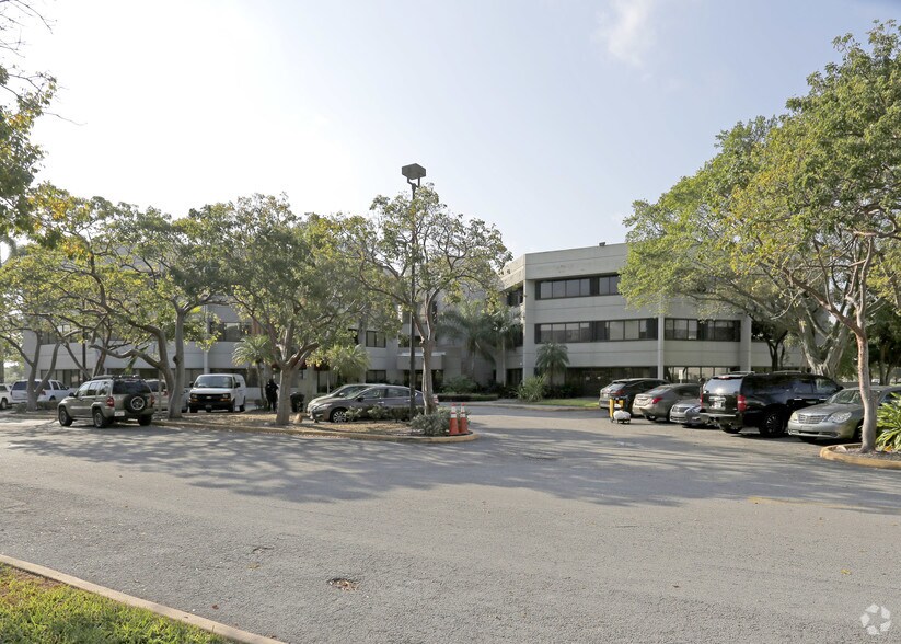 3401-3409 NW 82nd Ave, Doral, FL à louer - Photo du bâtiment - Image 3 de 9