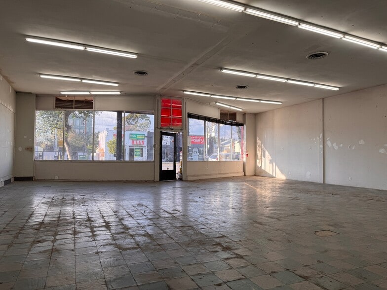 2636 N Figueroa St, Los Angeles, CA for lease - Building Photo - Image 3 of 9