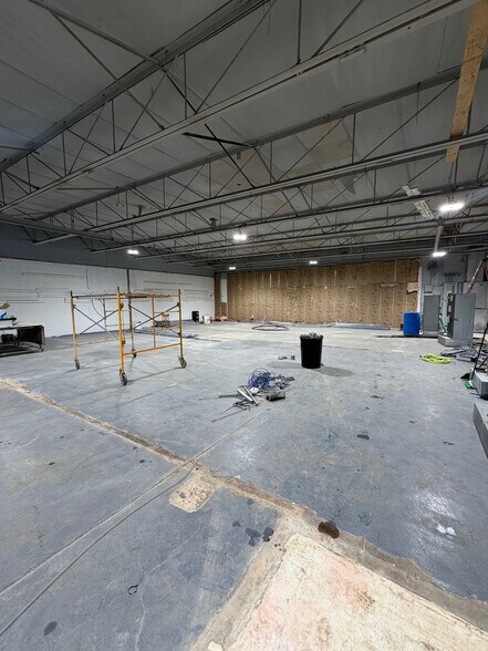 8915-8925 Northend Ave, Ferndale, MI à louer - Photo du bâtiment - Image 3 de 5