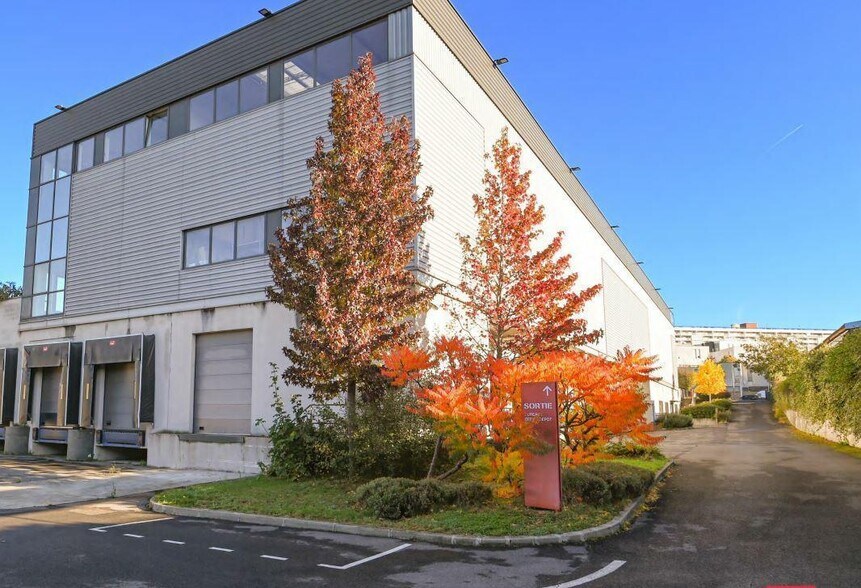 Flex dans Saint-Denis à louer - Photo du bâtiment - Image 2 de 11