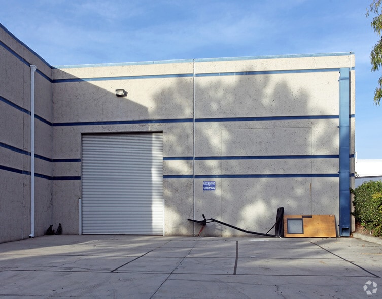 7 Studebaker, Irvine, CA for lease - Building Photo - Image 2 of 5