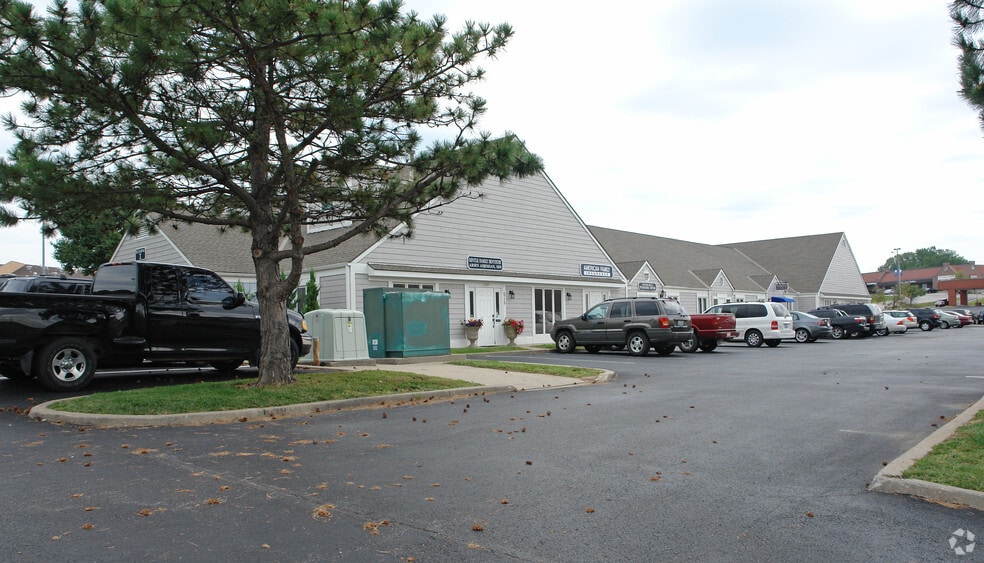 5703-5713 NW 64th Ter, Kansas City, MO for sale - Building Photo - Image 3 of 20