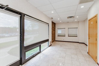 450 Skokie Blvd, Northbrook, IL for lease Lobby- Image 2 of 18