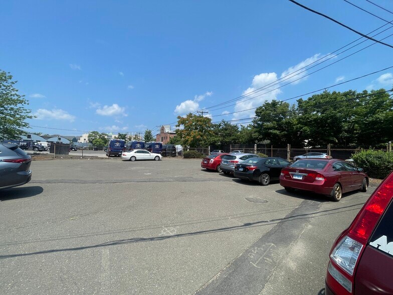 79 Day St, Norwalk, CT à louer - Photo du bâtiment - Image 2 de 7