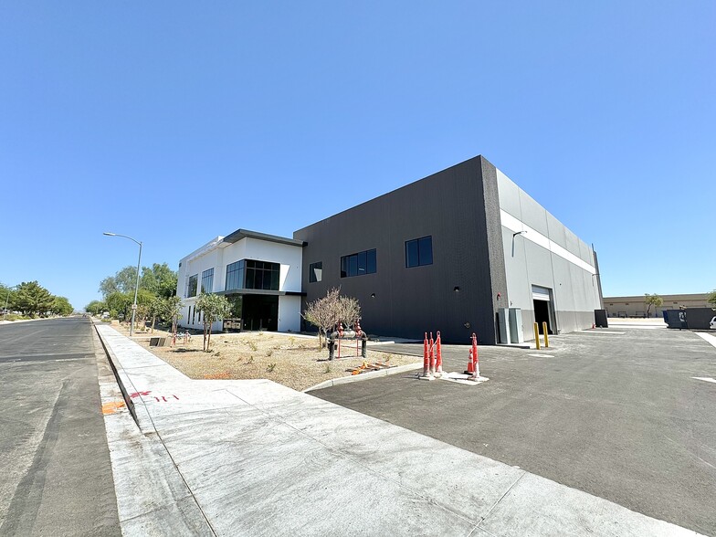 1653 W Knudsen Dr, Phoenix, AZ for lease - Building Photo - Image 1 of 6