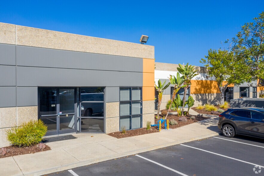 9235 Activity Rd, San Diego, CA à louer - Photo du bâtiment - Image 3 de 8