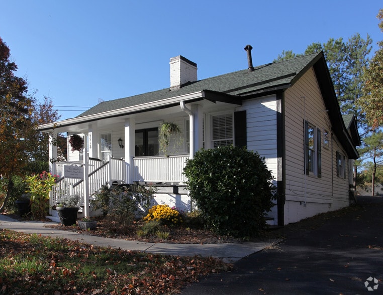 5518 Chamblee Dunwoody Rd, Atlanta, GA for lease - Building Photo - Image 2 of 3