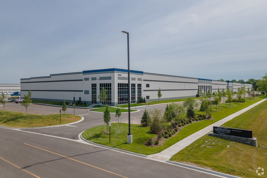 42000 Ecorse Rd, Van Buren Township, MI à louer - Photo principale - Image 1 de 5