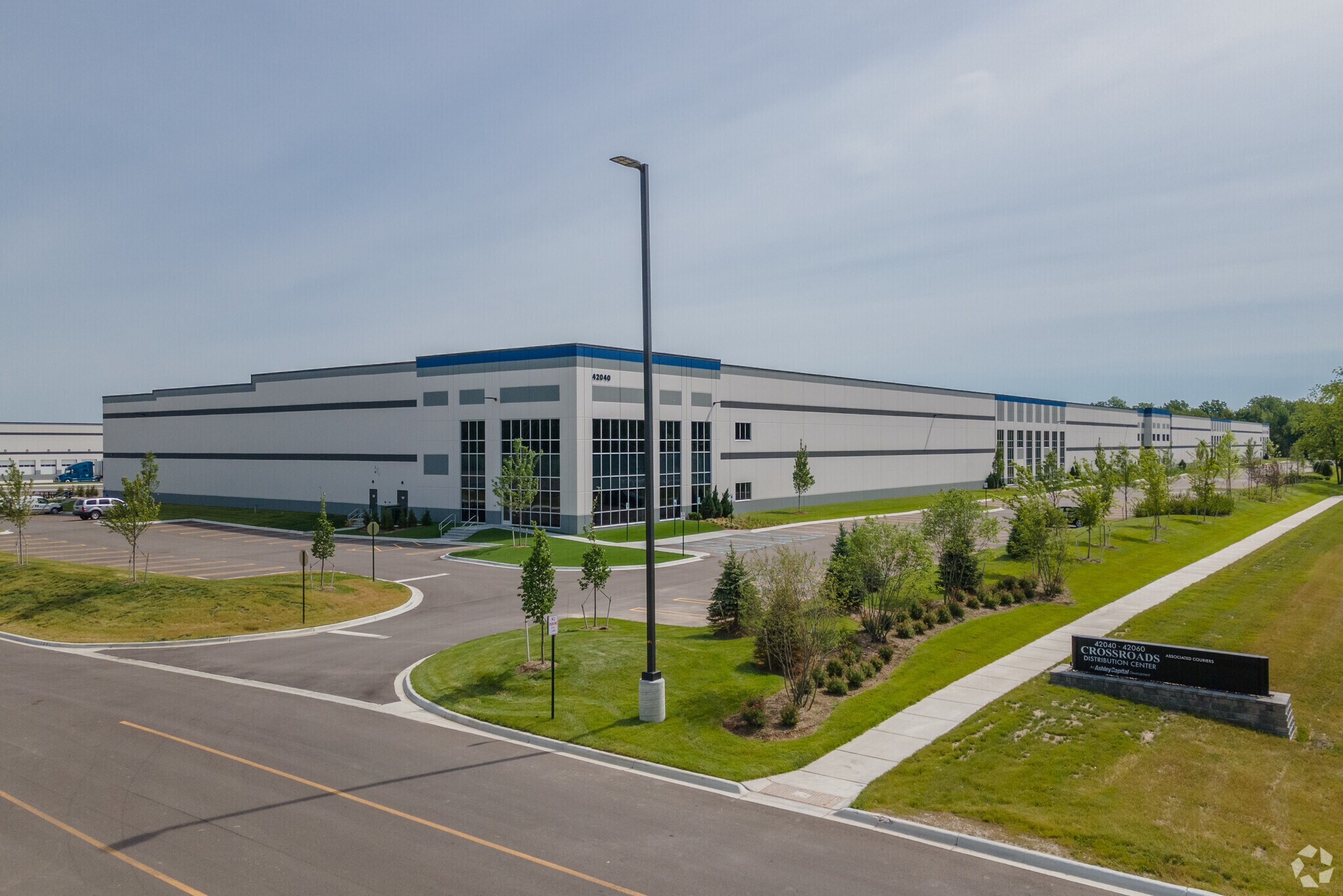 42000 Ecorse Rd, Van Buren Township, MI à louer Photo principale- Image 1 de 6