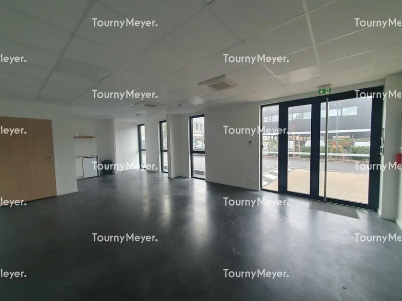 Office in Mérignac for lease - Building Photo - Image 2 of 7