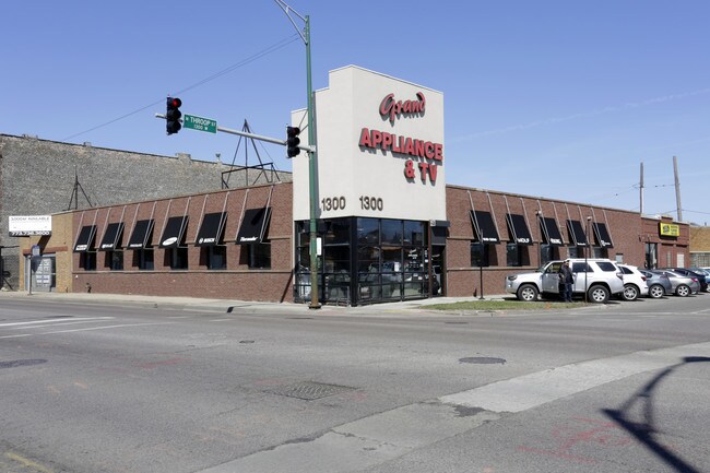 Plus de détails pour 1300-1308 W North Ave, Chicago, IL - Commerce de détail à louer