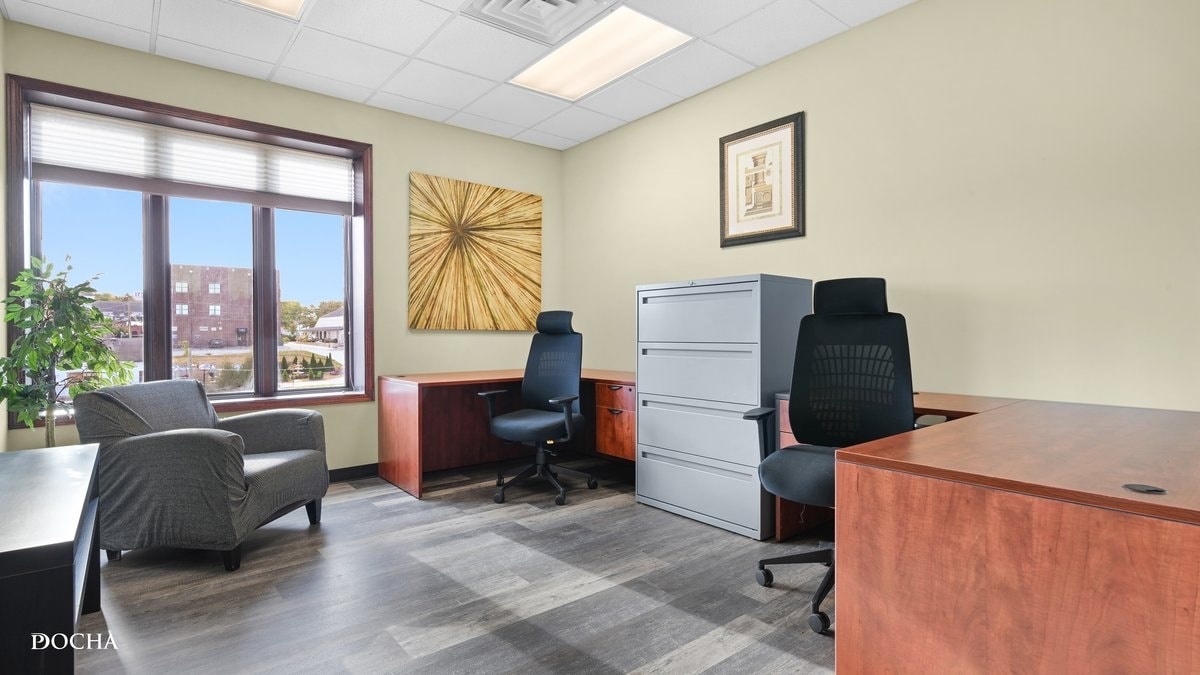 123 W Washington St, Oswego, IL for lease Building Photo- Image 1 of 3