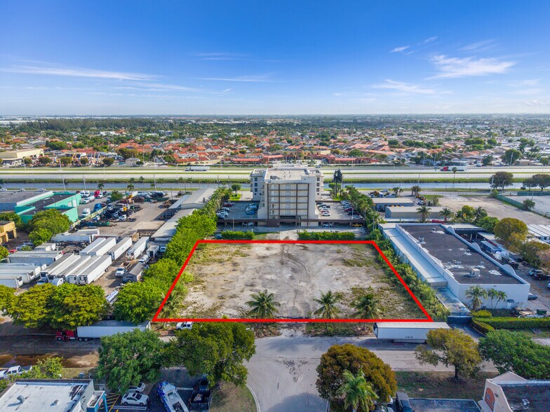 10633 NW 123rd Street Rd, Medley, FL à vendre - Photo du bâtiment - Image 2 de 4