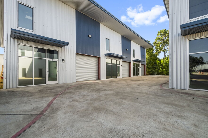 32411 Tamina Rd, Magnolia, TX for lease - Building Photo - Image 1 of 2