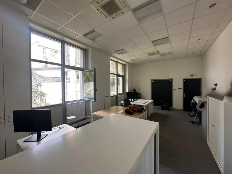 Office in Levallois-Perret for lease - Building Photo - Image 2 of 8