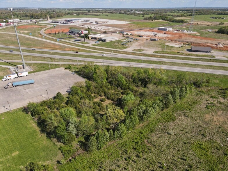 1017 Mt Vernon blvd, Mount Vernon, MO à vendre - Photo du bâtiment - Image 2 de 6