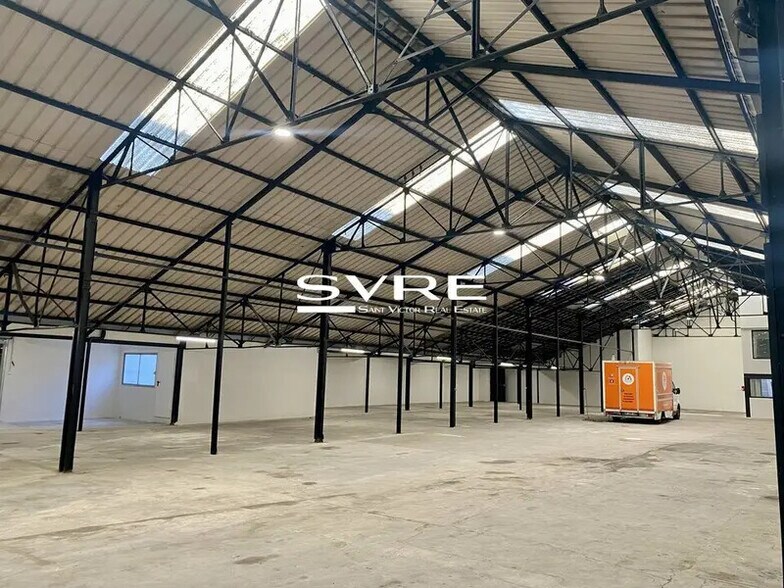 Flex in Marseille for lease - Building Photo - Image 2 of 7
