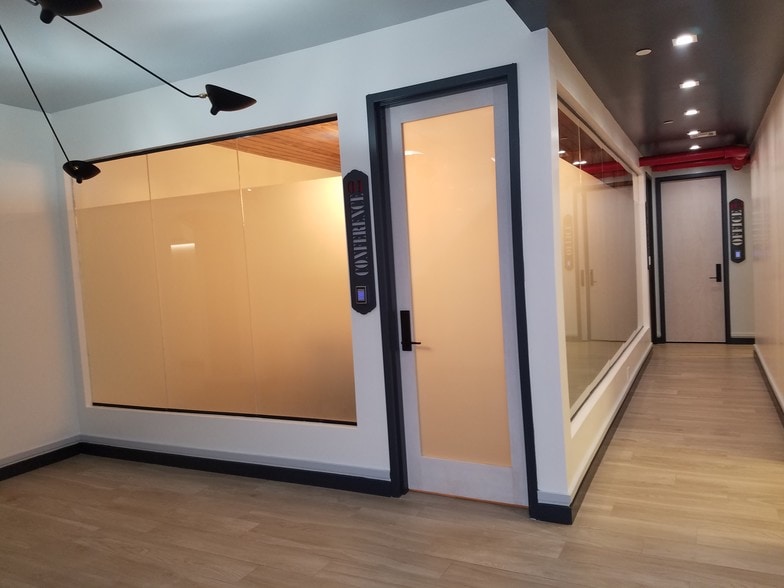 65 S 11th St, Brooklyn, NY for lease - Building Photo - Image 2 of 12