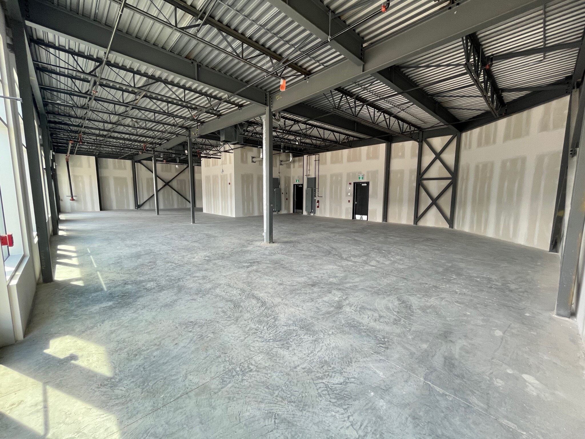 5335-5397 Edgemont Blvd NW, Edmonton, AB for lease Building Photo- Image 1 of 3