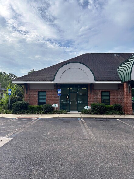 128 NW 137th Dr, Jonesville, FL à louer - Photo du bâtiment - Image 2 de 7