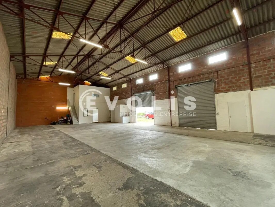 Office in Saint-Médard-en-Jalles for lease Interior Photo- Image 1 of 8