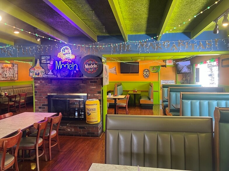 360 Watertown Rd, Thomaston, CT à vendre - Photo du bâtiment - Image 2 de 12