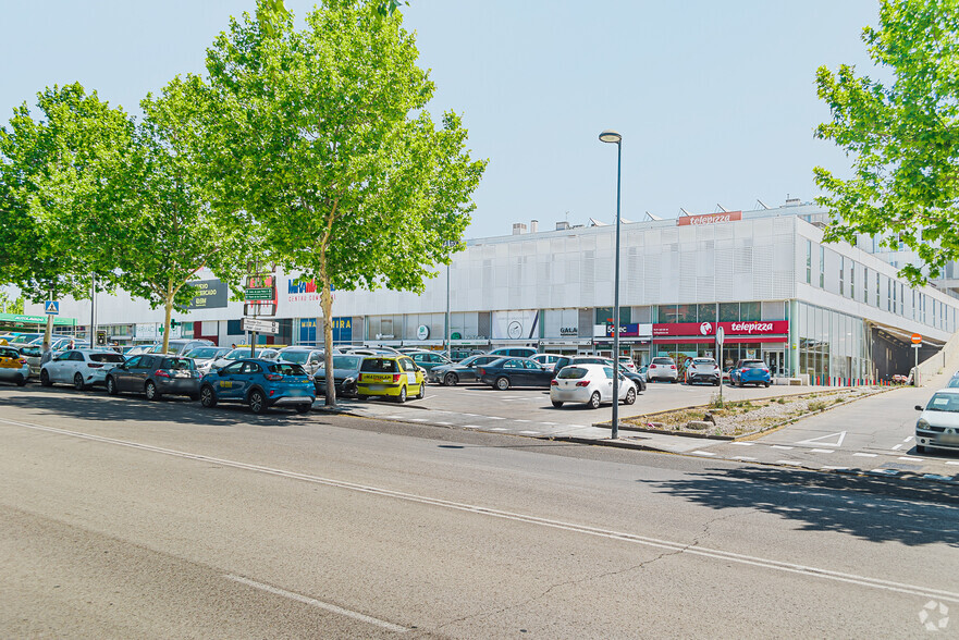 Avenida Juan Pablo II, 26, Paracuellos De Jarama, Madrid à louer - Photo du bâtiment - Image 2 de 4