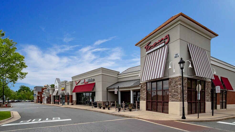 251 W Lee Hwy, Warrenton, VA à louer - Photo du bâtiment - Image 2 de 5