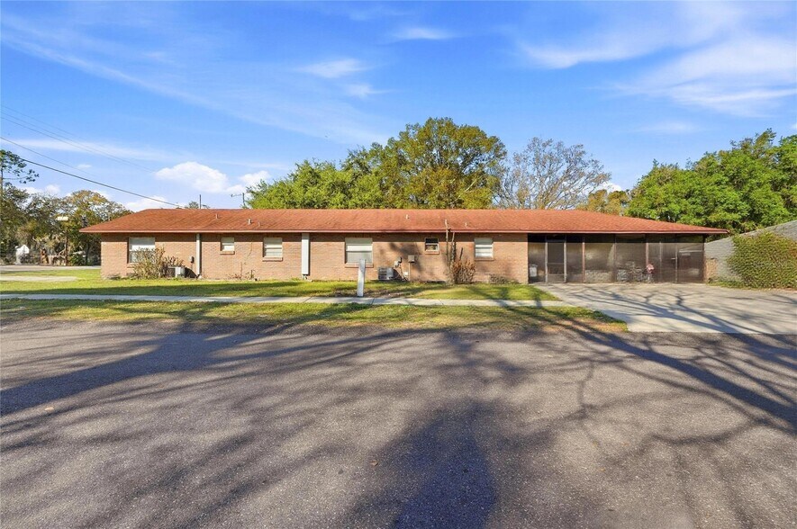2300 W Cannon Ter NW, Winter Haven, FL à vendre - Photo du bâtiment - Image 3 de 54