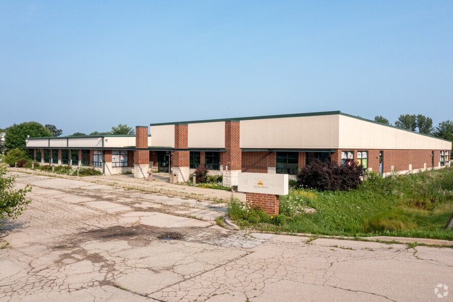 2702 Agriculture Dr, Madison, WI for lease - Building Photo - Image 1 of 16