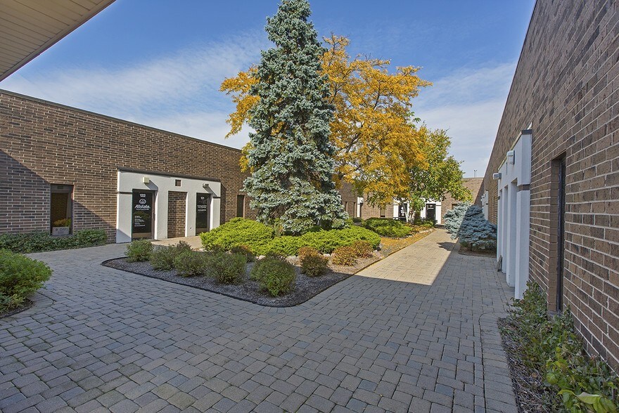 350 W Kensington Rd, Mount Prospect, IL à louer - Photo du bâtiment - Image 3 de 5