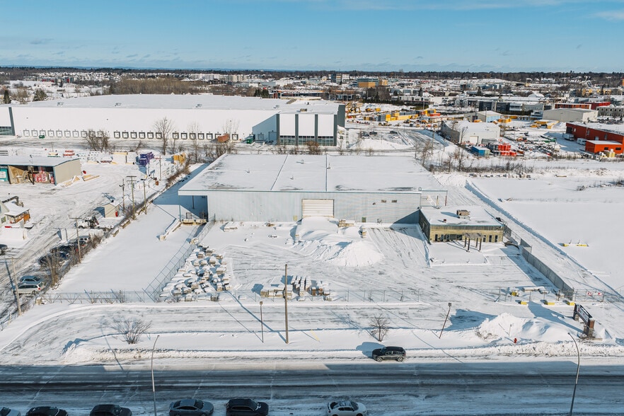 4200 Rue Marcel-Lacasse, Boisbriand, QC à louer - Photo du bâtiment - Image 2 de 8