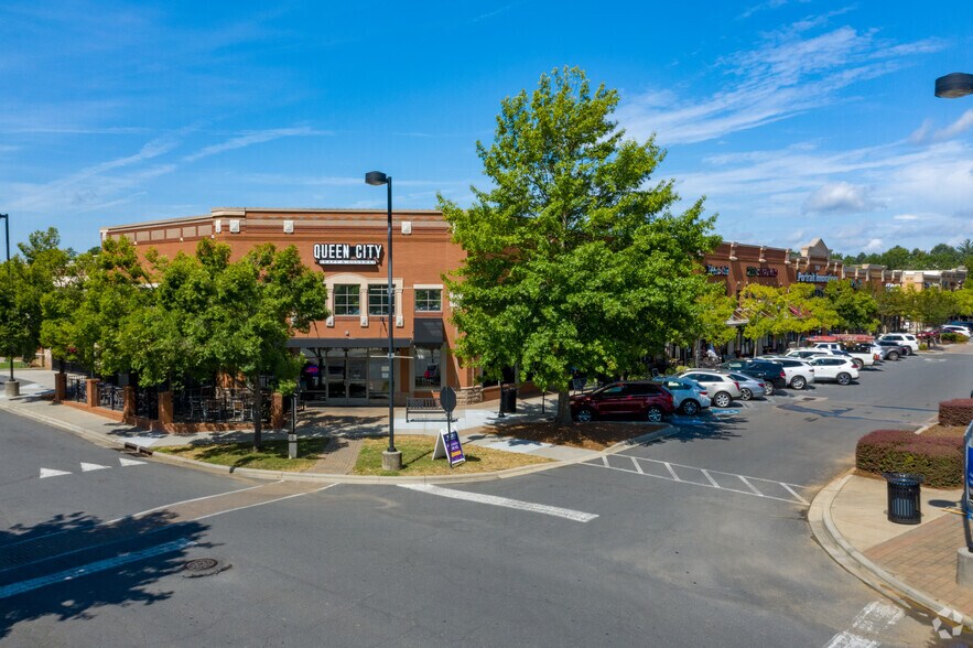 10822 Ballantyne Commons Pky, Charlotte, NC à louer - Photo du bâtiment - Image 1 de 10