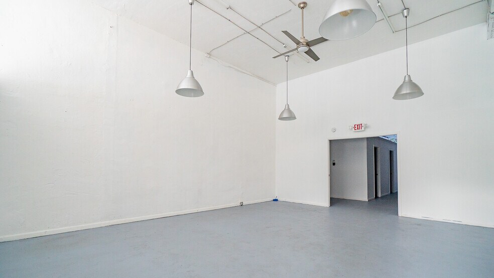 101-119 NE 54th St, Miami, FL à louer - Photo du bâtiment - Image 2 de 11
