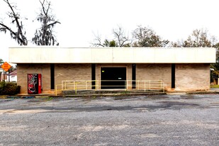 Commercial Property in Downtown Chattahoochee - Terrain de camping