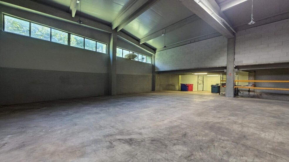 Flex in Hyères for sale - Interior Photo - Image 2 of 9