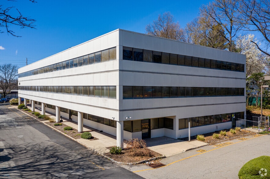 140 Route 17 N, Paramus, NJ for lease - Building Photo - Image 2 of 5