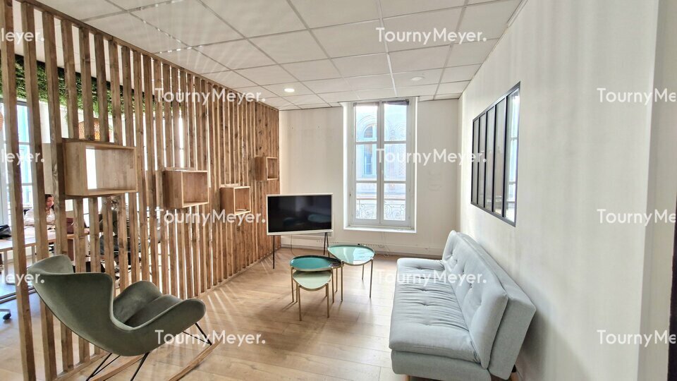 Office in Bordeaux for lease - Interior Photo - Image 2 of 14