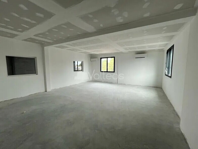 Flex in Cugnaux for lease - Interior Photo - Image 3 of 6