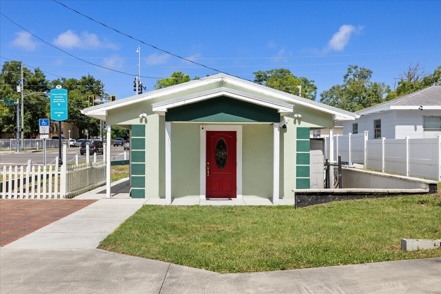 6511 Main St, New Port Richey, FL à vendre - Photo du bâtiment - Image 2 de 33