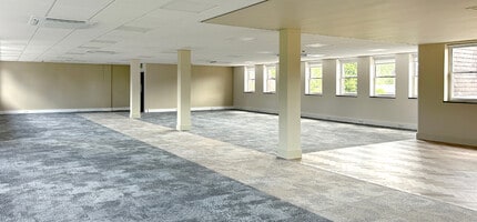 Heyes Ln, Alderley Edge for lease Interior Photo- Image 2 of 3